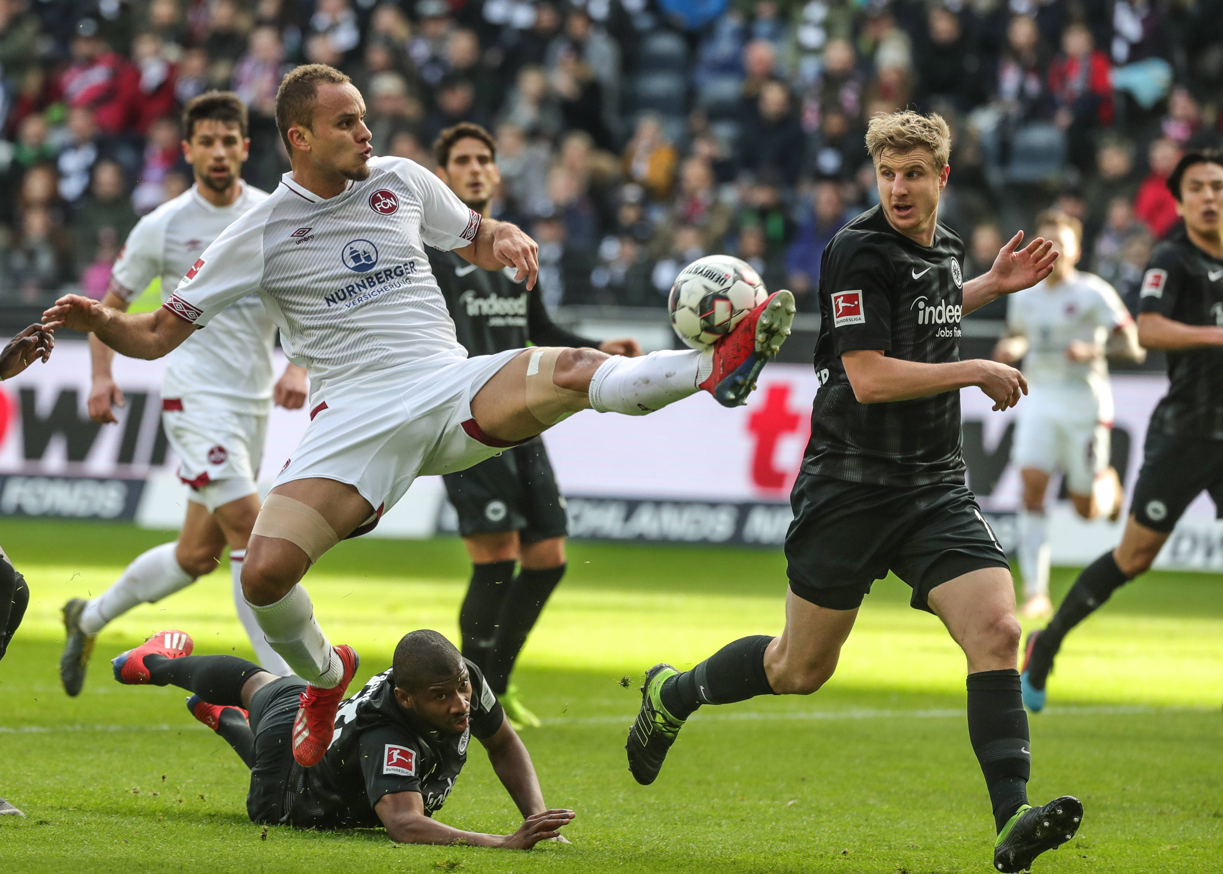 施洛特贝克：吉拉西最近过得确实不容易，但教练一直信任他（施洛特贝克：虽吉拉西近来不顺，主帅对其信任未曾动摇）