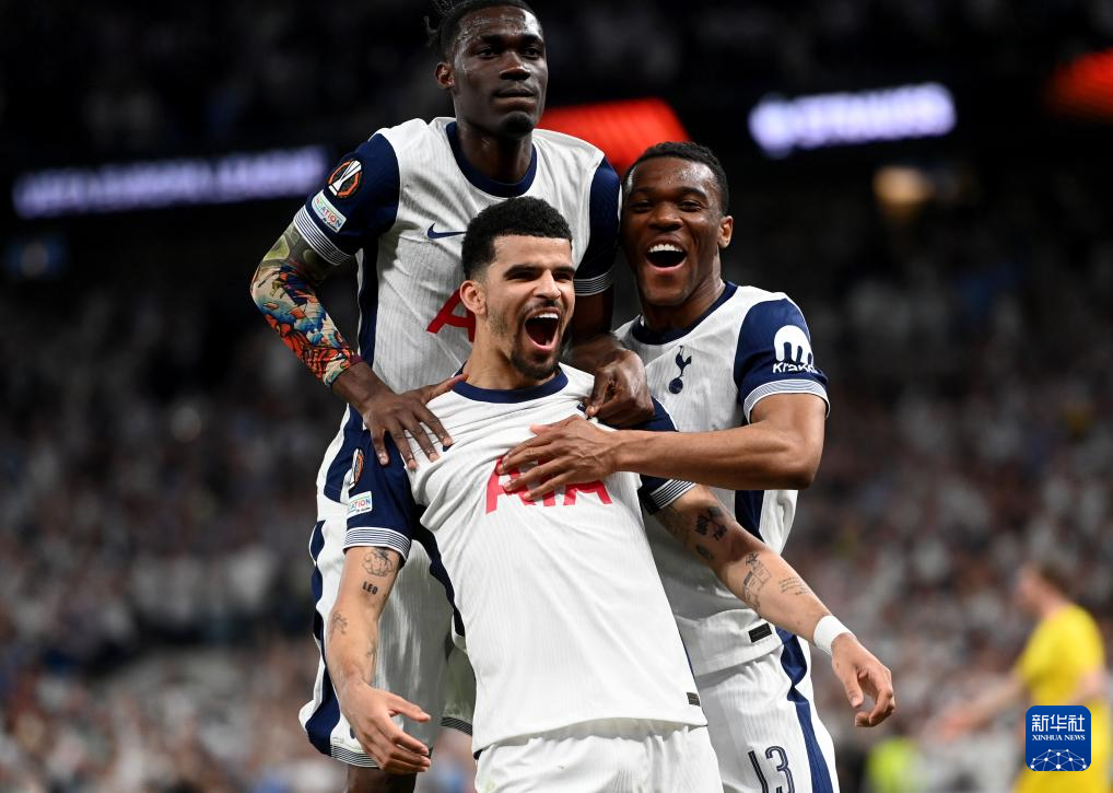 小法：我对从事教练充满激情；从温格身上学会了培养年轻人（法布雷加斯：执教热忱高涨，受温格熏陶擅长培养新秀）