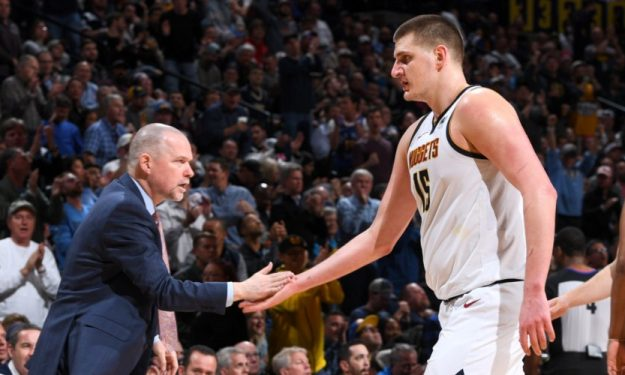 双响助塞内加尔取得非洲杯开门红，雅克松当选全场最佳球员（雅克松梅开二度助塞内加尔非洲杯首战告捷，荣膺全场最佳）