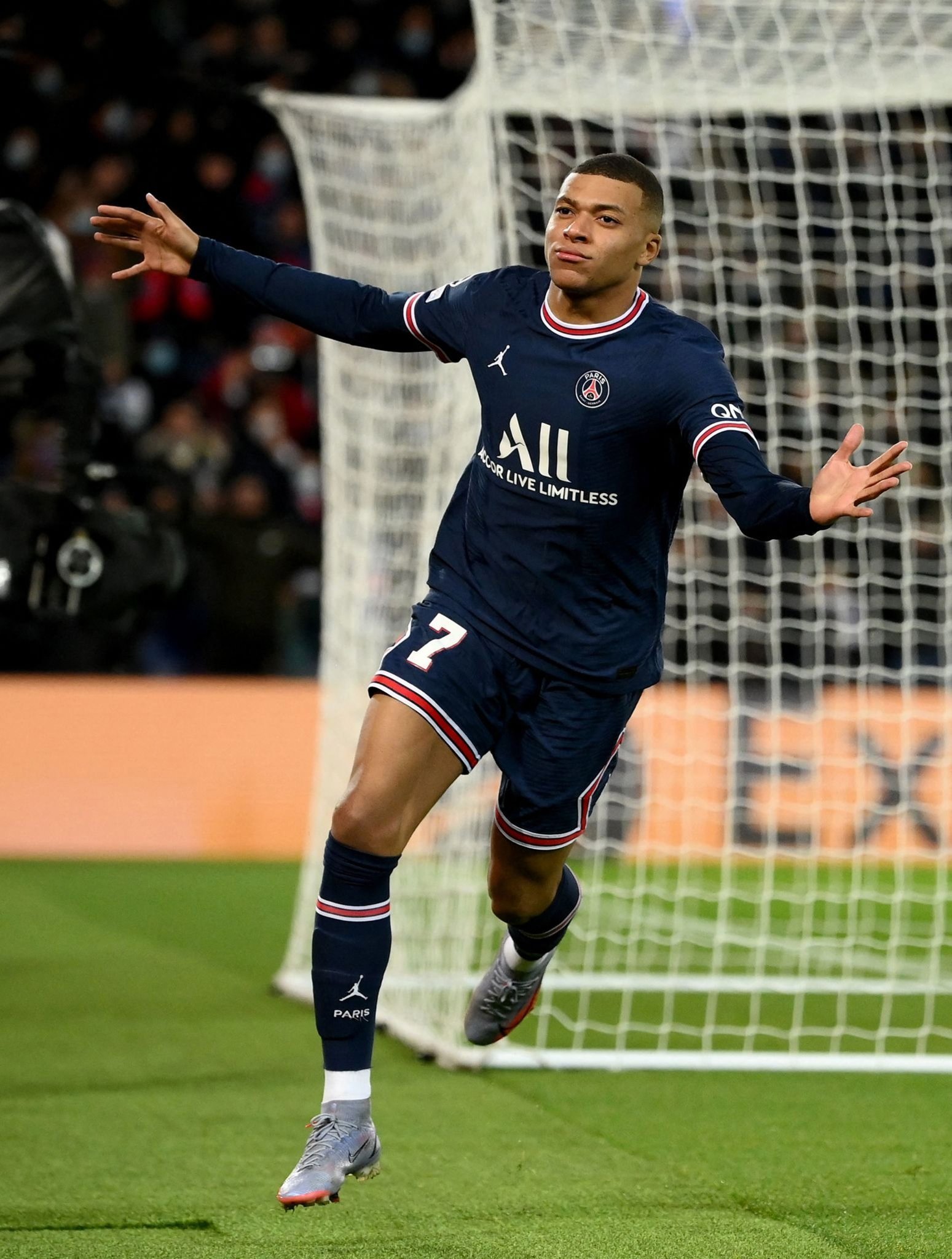 意媒：恩-内斯里可能冬窗就转会沙特，塞维利亚将获转会分成（意媒：恩-内斯里或今冬转投沙特，塞维利亚可获转会分成）