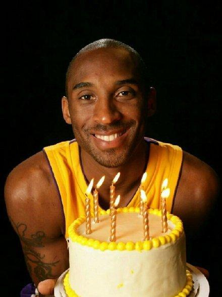 此前对阵拜仁时扭伤左膝，努诺-门德斯本周四恢复了训练（此前战拜仁左膝扭伤，努诺-门德斯已于周四复训）