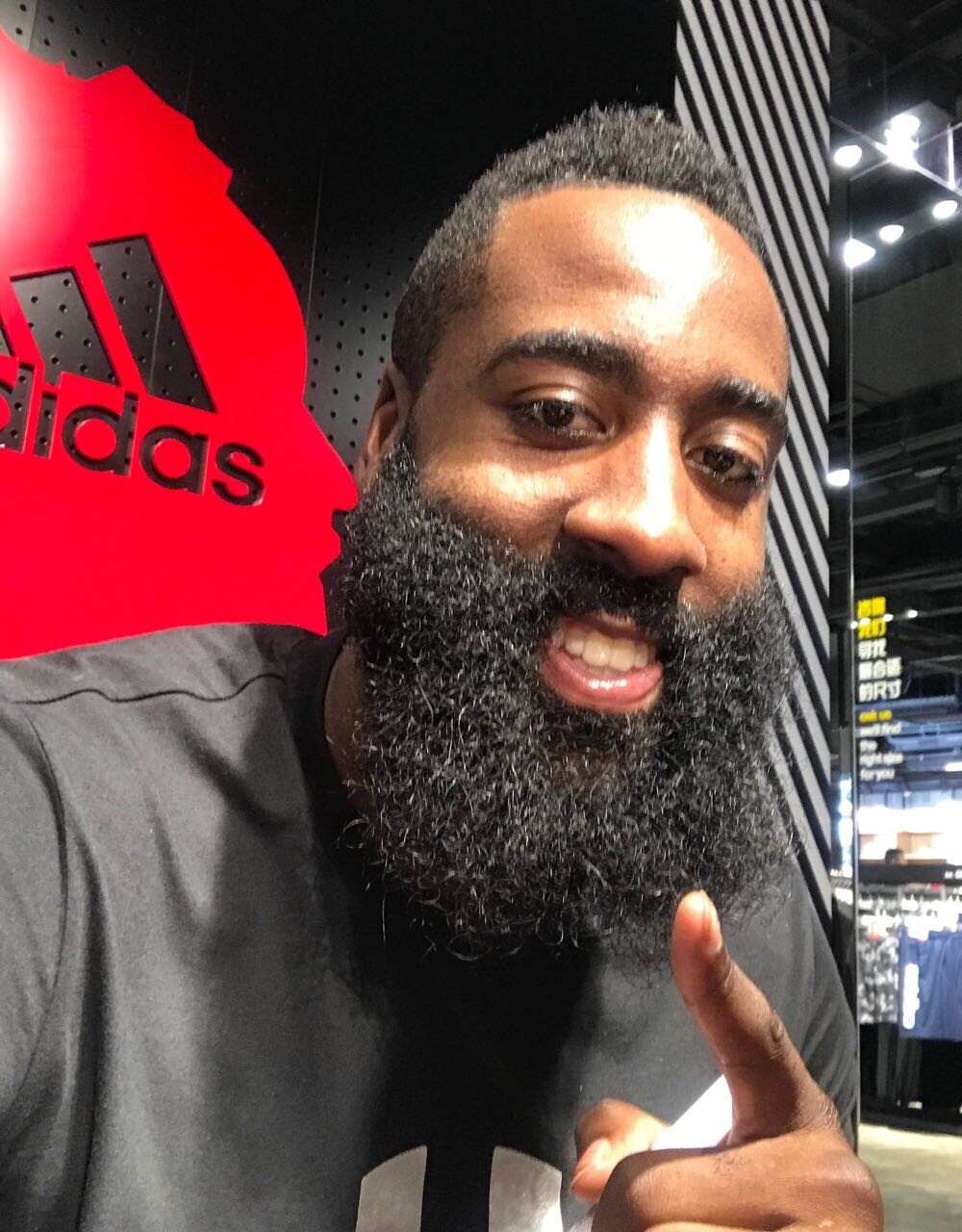 后腰全场传球成功率达 92%，表现全面（后腰传球成功率高达92%，攻防俱佳）