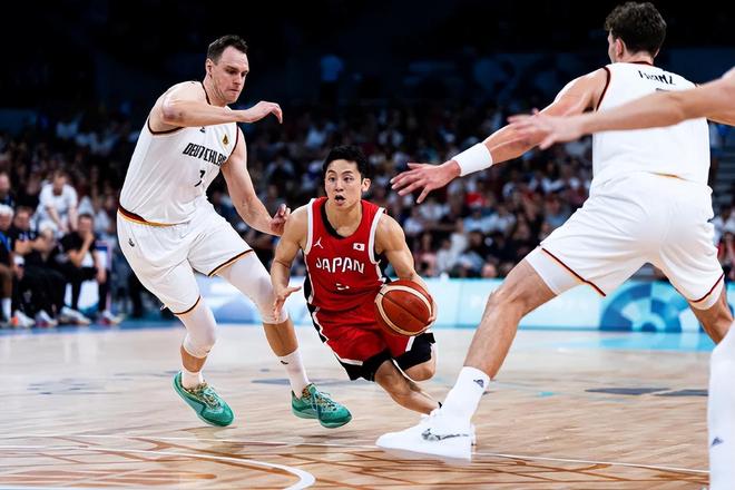 詹杜库同创纪录无缘今日最佳！华子44+6也落选，只因约基奇迎生涯之夜（詹杜库齐创纪录仍非今日最佳，华子44+6亦未入选，皆因约基奇迎来生涯之夜）