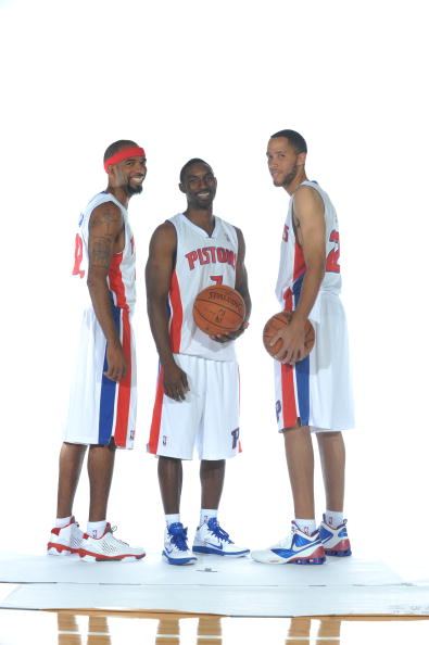 让二追三，米兰终结客战都灵四场不胜&三连败（先丢两球连进三球，米兰客场对都灵终结四场不胜并止三连败）