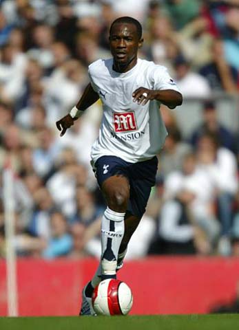 唐斯向伍兹求婚成功！未婚妻秀大钻戒 两人相恋5年终成眷属（唐斯成功求婚伍兹，未婚妻晒大钻戒，五年恋情终成正果）